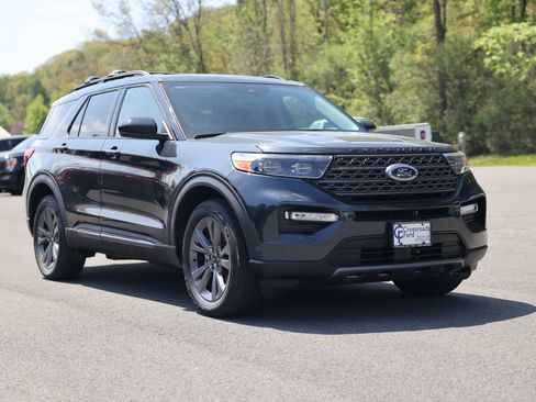 Used 2023 Ford Explorer XLT w/ Equipment Group 202A AWD/4WD image 7