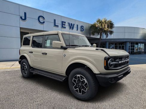 New 2026 Ford Bronco Outer Banks AWD/4WD image 1