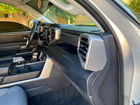 Used 2022 Toyota Tundra SR5 w/ SR5 Convenience Package AWD/4WD image 51