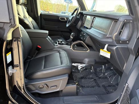 New 2025 Ford Bronco Badlands image 16