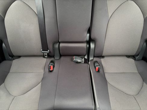 Used 2025 Toyota Highlander LE FWD image 40