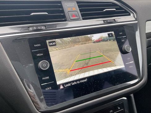 Used 2022 Volkswagen Tiguan SEL R-Line image 17