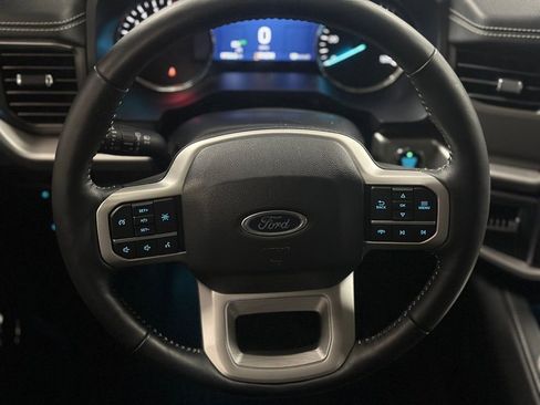 Used 2024 Ford Expedition Max XLT image 3