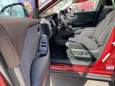 Used 2023 Nissan Rogue SV image 14