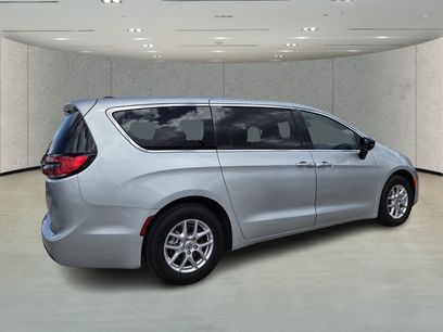 Used 2024 Chrysler Pacifica Touring-L