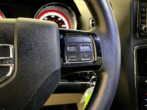 Used 2016 Dodge Grand Caravan SXT image 12