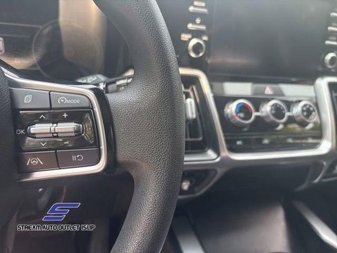 Used 2022 Kia Sorento LX AWD/4WD image 32