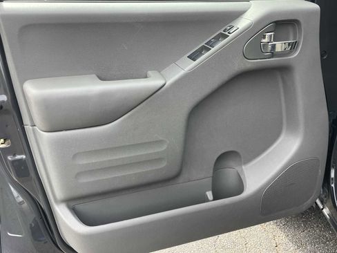 Used 2015 Nissan Frontier SV image 10