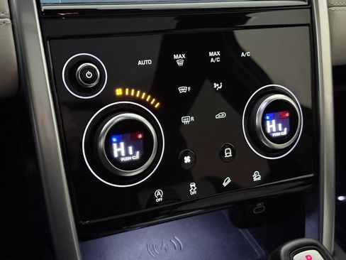 Used 2022 Land Rover Discovery Sport SE R-Dynamic image 34