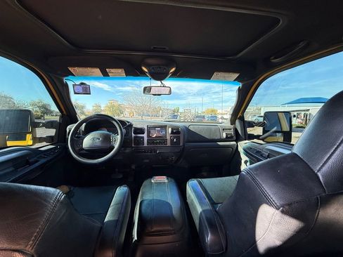 Used 2006 Ford F350 Lariat image 14