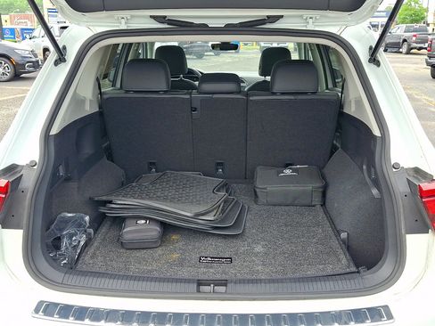 Used 2023 Volkswagen Tiguan SE AWD/4WD image 18