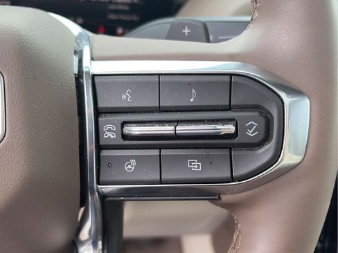 Used 2026 GMC Yukon Denali w/ Sun & Power Step Package AWD/4WD image 29