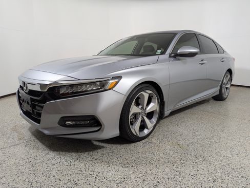 Used 2020 Honda Accord Touring image 3