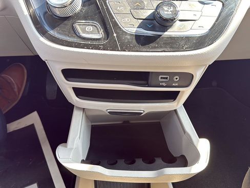 Used 2018 Chrysler Pacifica Touring Plus FWD image 24