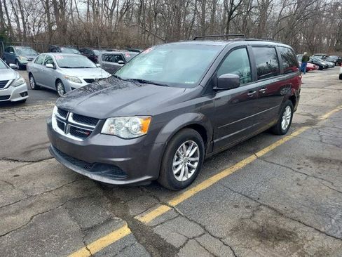 Used 2015 Dodge Grand Caravan SXT w/ UConnect Hands-Free Group FWD image 3