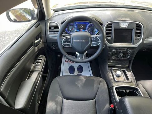 Used 2018 Chrysler 300 Touring w/ Chrome Appearance Package RWD image 31