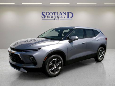 Used 2025 Chevrolet Blazer LT AWD/4WD image 2
