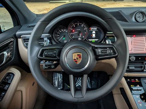 Certified 2026 Porsche Macan AWD/4WD image 15