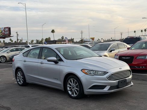 Used 2017 Ford Fusion SE FWD image 12