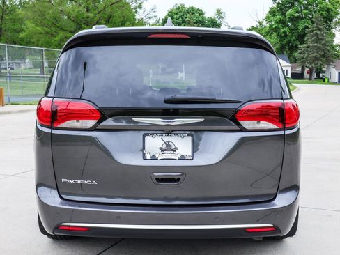 Used 2019 Chrysler Pacifica Touring-L w/ Advanced Safetytec Group FWD image 21