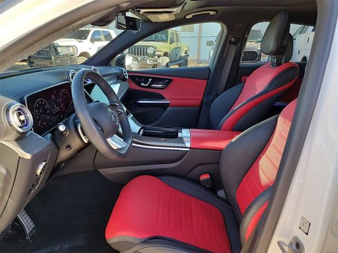 Used 2025 Mercedes-Benz GLC 300 4MATIC image 19