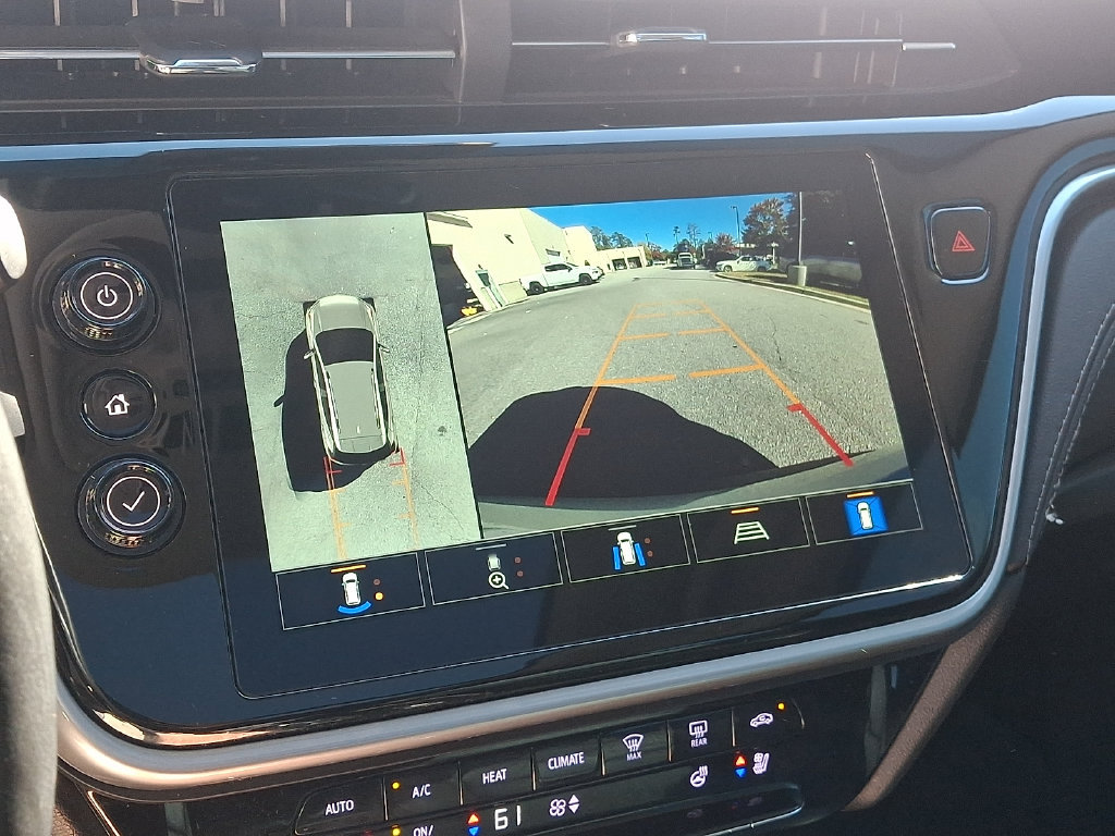 Used 2023 Chevrolet Bolt EUV Premier w/ Sun & Sound Package FWD image 19