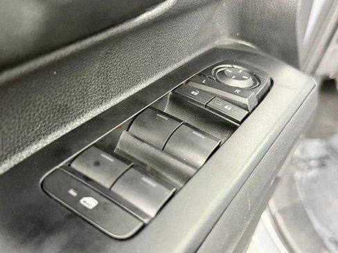 Certified 2025 Toyota Tacoma SR5 image 18