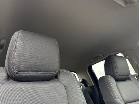 Used 2024 Nissan Frontier SV w/ SV Convenience Package image 23