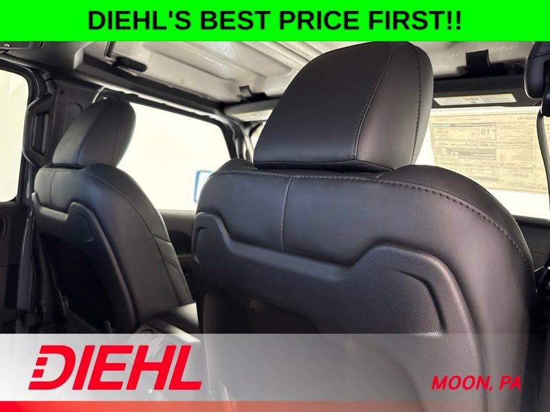New 2026 Jeep Gladiator Rubicon w/ Steel Power Dome Hood Package AWD/4WD image 12