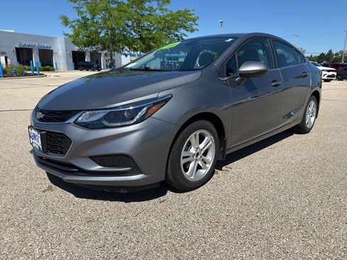 Used 2018 Chevrolet Cruze LT w/ Convenience Package FWD image 1