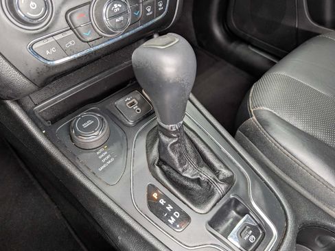 Used 2019 Jeep Cherokee High Altitude AWD/4WD image 30