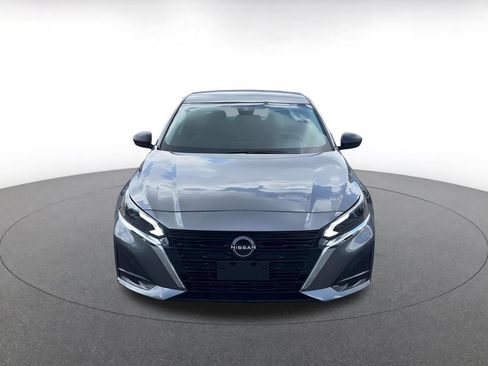 Used 2025 Nissan Altima 2.5 SV FWD image 3