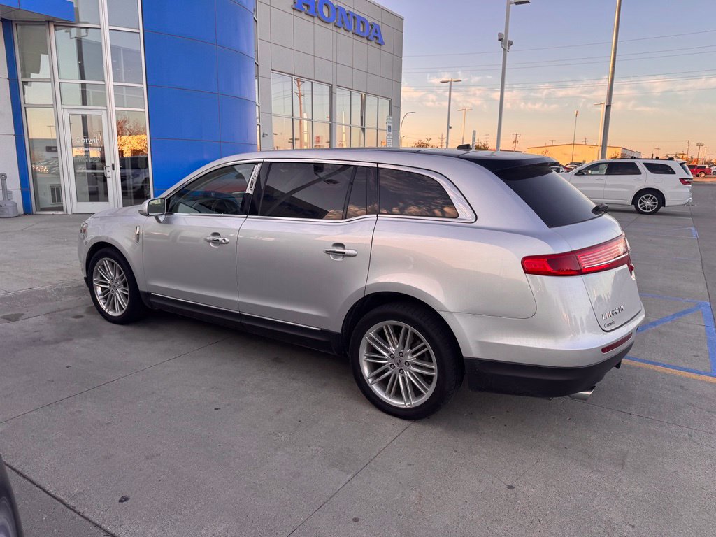 Used 2019 Lincoln MKT AWD image 7