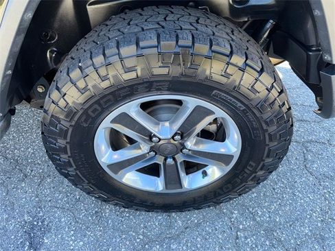 Used 2020 Jeep Wrangler Unlimited Sahara image 13