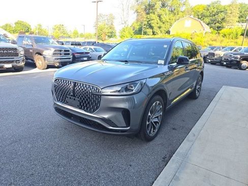 Used 2025 Lincoln Aviator Reserve w/ Illumination Package AWD/4WD image 3