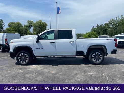 Used 2021 Chevrolet Silverado 2500 Custom w/ Custom Value Package AWD/4WD image 4