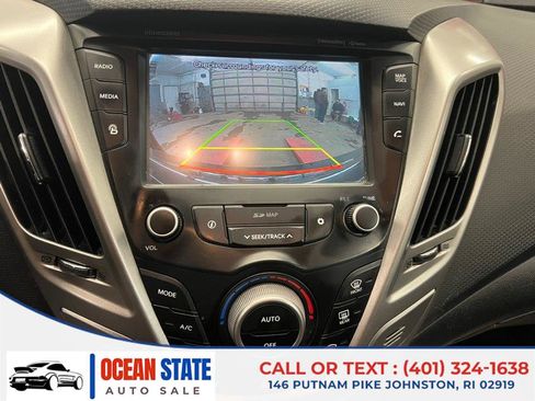 Used 2017 Hyundai Veloster Value Edition image 16