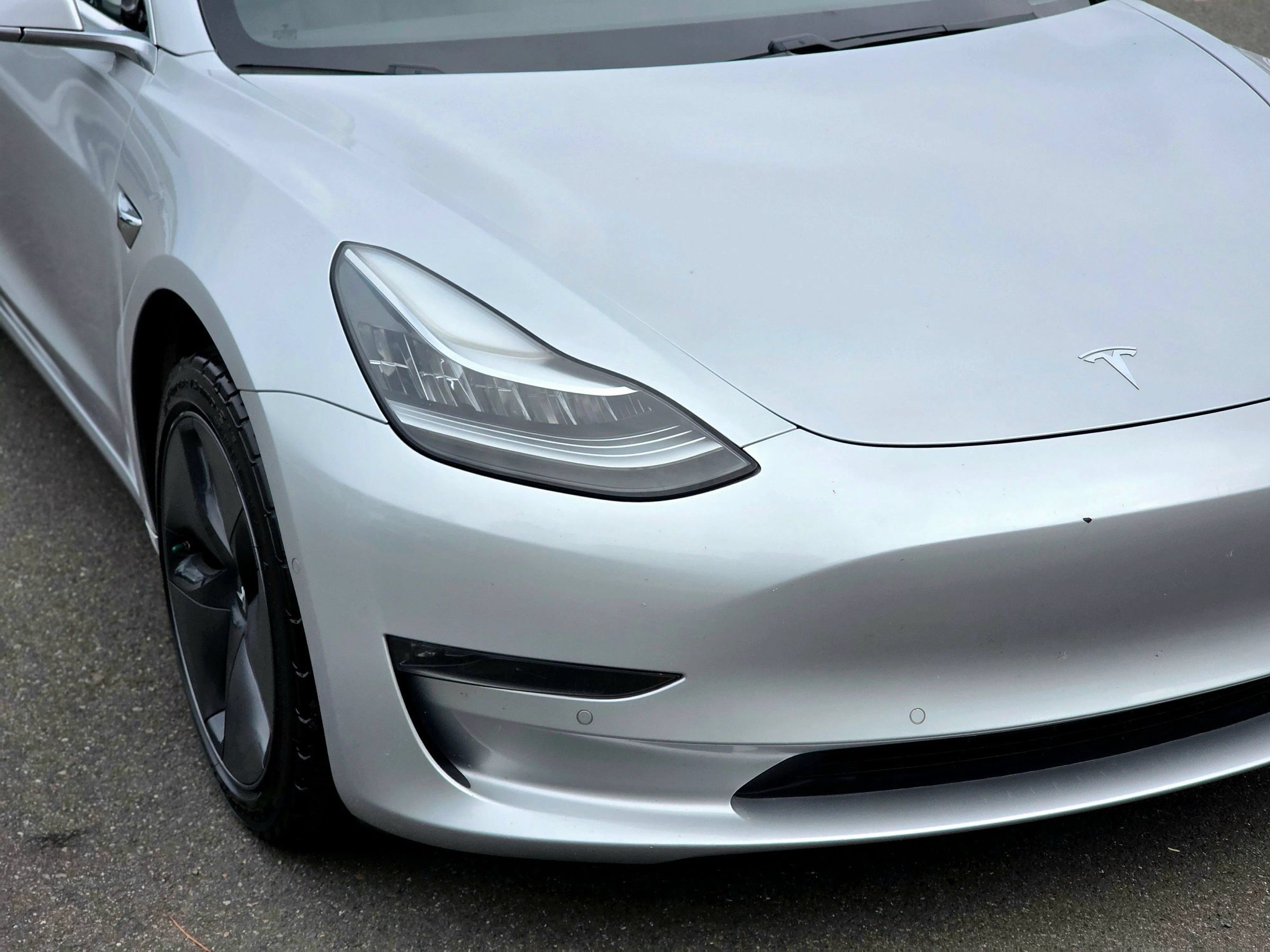 Used 2018 Tesla Model 3 Long Range RWD image 2