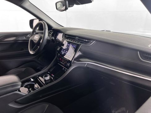 Used 2023 Jeep Grand Cherokee Altitude AWD/4WD image 28