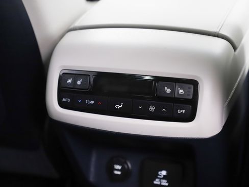 Used 2023 Hyundai Palisade Calligraphy image 17