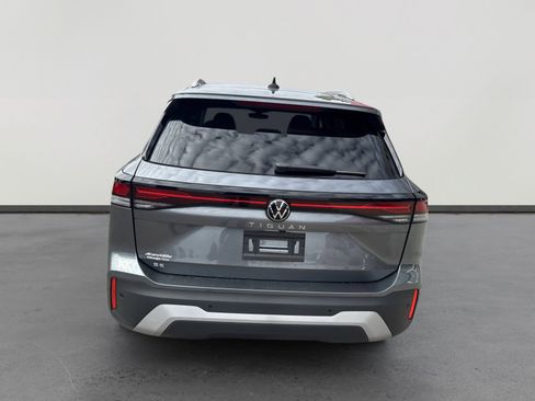 New 2026 Volkswagen Tiguan SE FWD image 11
