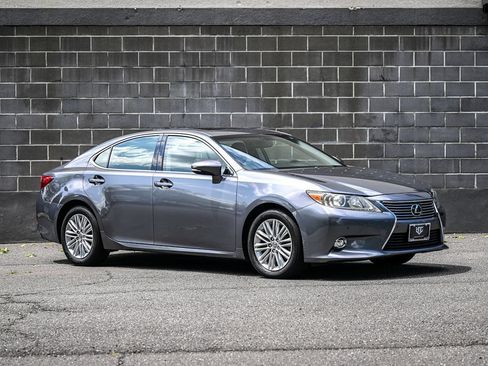 Used 2014 Lexus ES 350 w/ Luxury Package FWD image 2