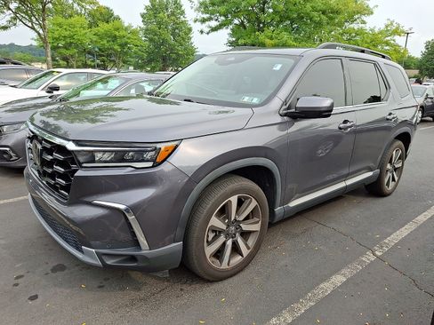 Used 2024 Honda Pilot Touring image 2