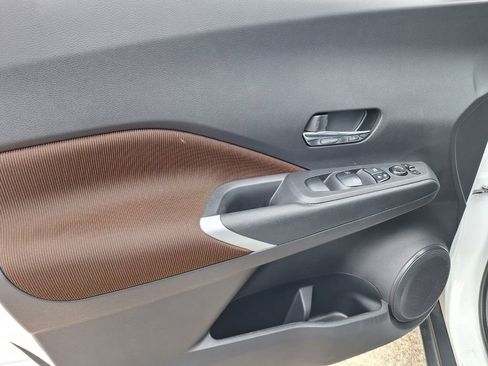 Used 2024 Nissan Kicks SR image 27