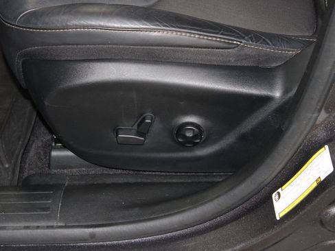 Used 2018 Jeep Cherokee Latitude Plus FWD image 19