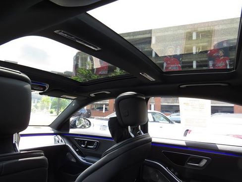 Used 2022 Mercedes-Benz S 500 4MATIC w/ AMG Line Package image 22