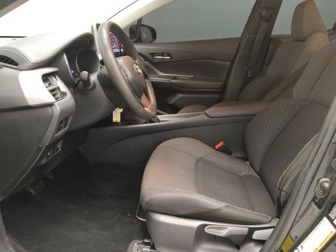 Used 2020 Toyota C-HR LE image 18