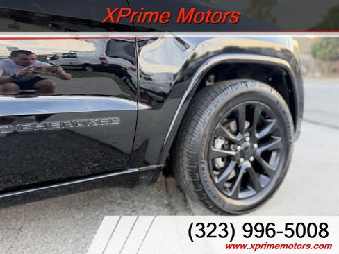 Used 2017 Jeep Grand Cherokee Altitude image 9