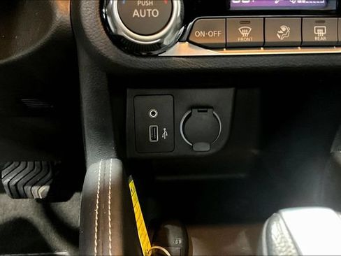 Used 2019 Nissan Kicks SR w/ Exterior Package FWD image 15