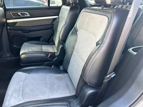 Used 2017 Ford Explorer XLT w/ Equipment Group 202A FWD image 10